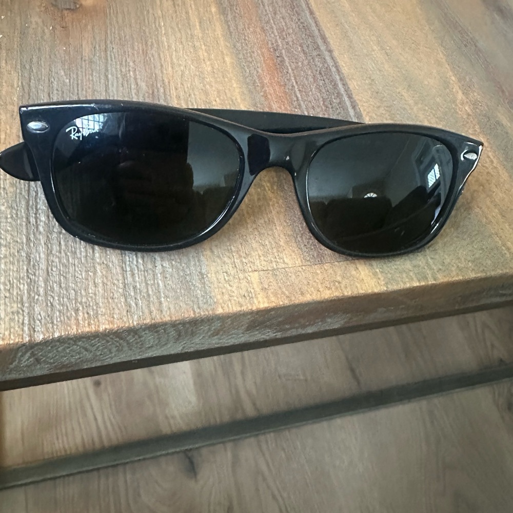Ray-Ban Classic Black Shades